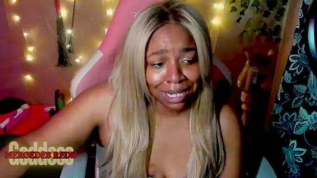 MercedesRedd Chat XXX in diretta