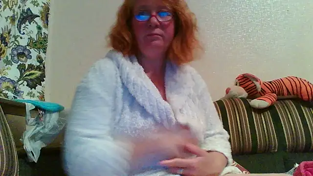 SquirrelFine Chat XXX live