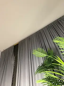 Val12777 Chat XXX in diretta