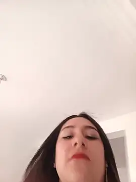 CAROLINE__07 Adlı Modelin Canlı XXX Sohbeti