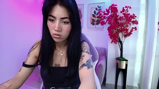 Rainy_doll Adlı Modelin Canlı XXX Sohbeti