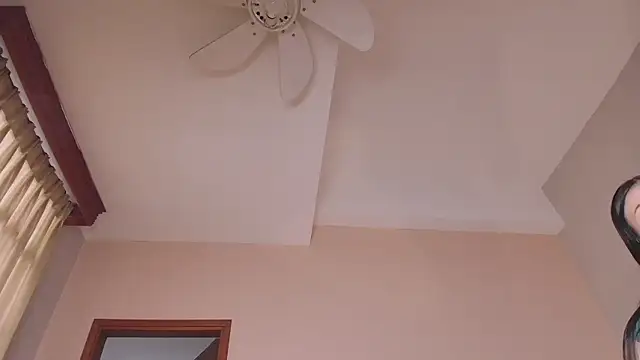 AbbieJoness_ Adlı Modelin Canlı XXX Sohbeti