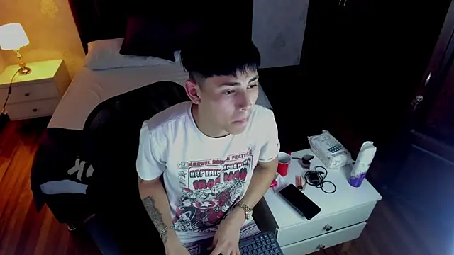 XXX chat uživo modela Liam_Adamms