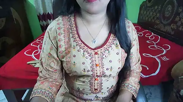 BengaliQueenStar: онлайн-секс-чат