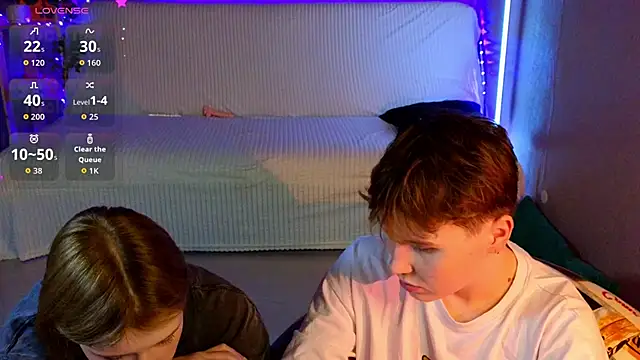 XXX chat uživo modela two_gerls_here