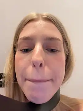 kira_mia élő XXX-chatje