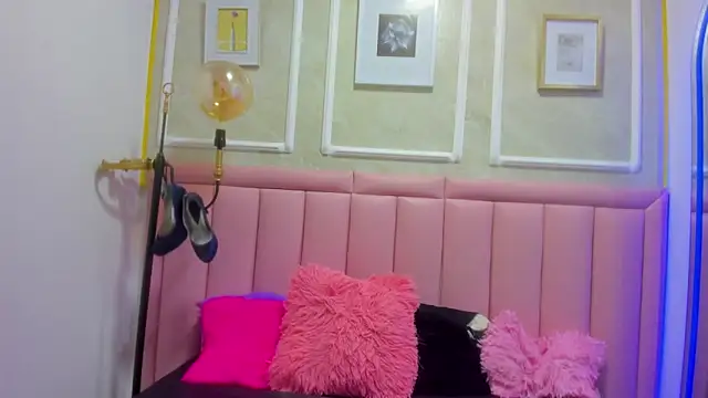 velvet_girll Adlı Modelin Canlı XXX Sohbeti