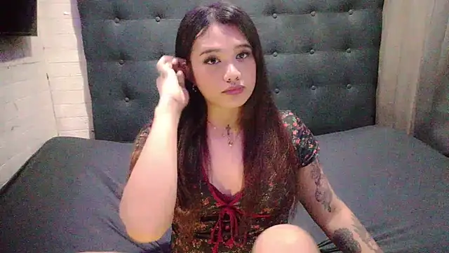 Ur_WifeyMarie Adlı Modelin Canlı XXX Sohbeti