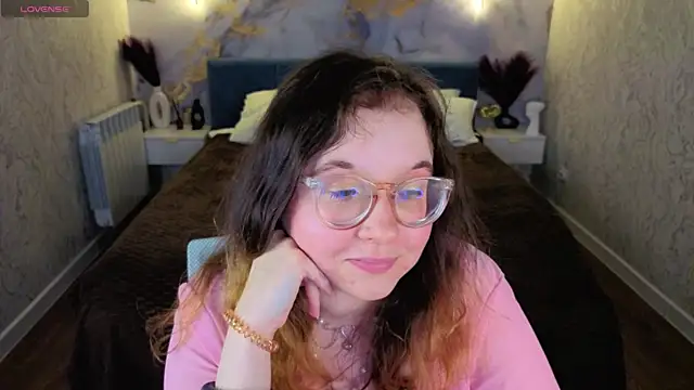 Aleks-caster Live XXX-chat