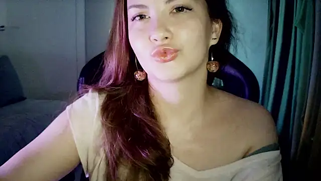 Chatroom XXX en direct de MoodieMira