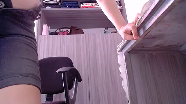 Chat +18 de nicolle_milf1978 ao vivo