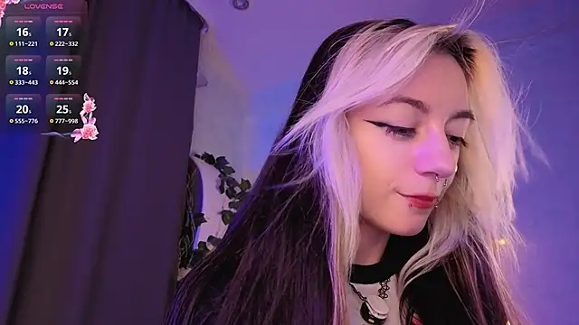 XXX chat uživo modela TristaRoht