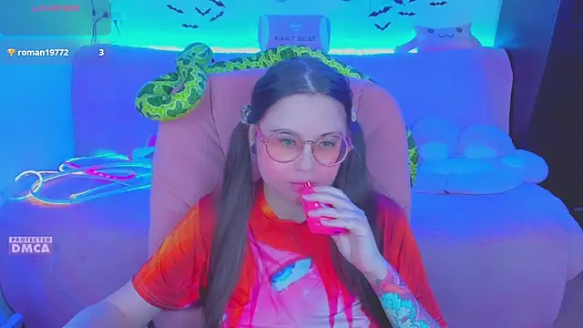 Lolisuccub's Live XXX Chat