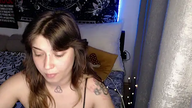 AlienforTwenty Chat XXX live