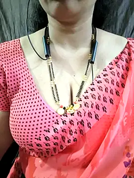 Chat XXX en directo de bhuvana_555