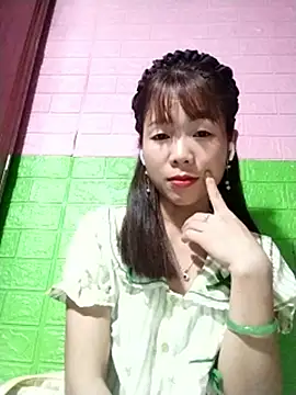 AmyLinee01 即時 XXX 聊天