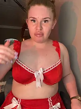 RedFoxQueen live XXX chat