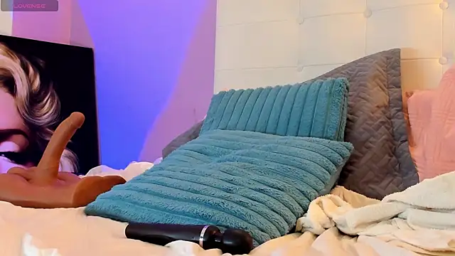 Charlotte11-11's Live XXX Chat