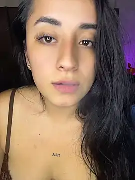 Antonella_Julieta Adlı Modelin Canlı XXX Sohbeti