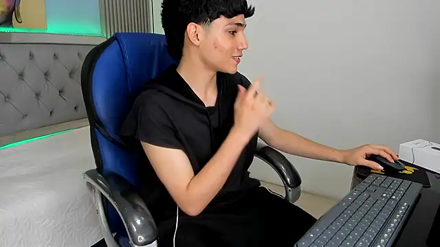 SamBlack_ élő XXX-chatje