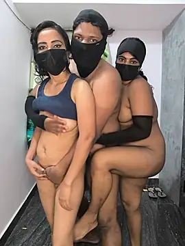 Show modela Family02 na web-kameri