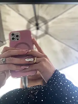 Diosa_Pinkk élő XXX-chatje