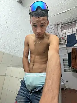 friends_lust_latin live XXX chat