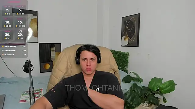 XXX chat uživo modela Thom_Ohtani