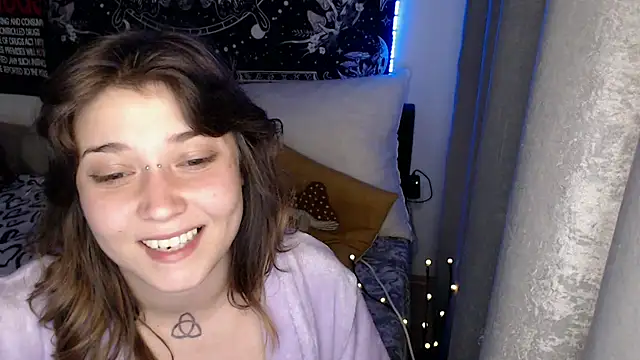 AlienforTwenty's Live XXX Chat