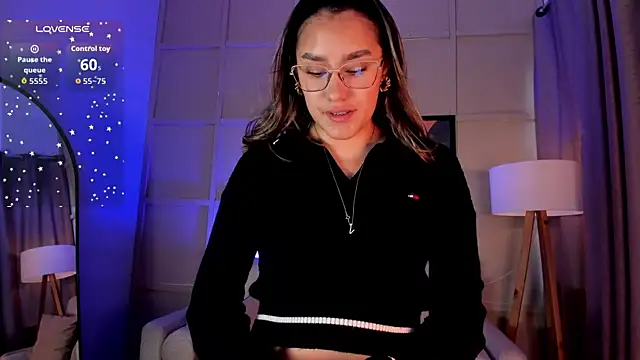 _Sophie__miller Adlı Modelin Canlı XXX Sohbeti