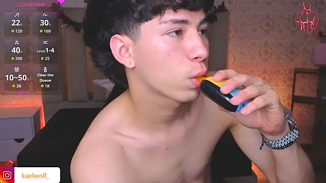 kaelwolf_tay Adlı Modelin Canlı XXX Sohbeti