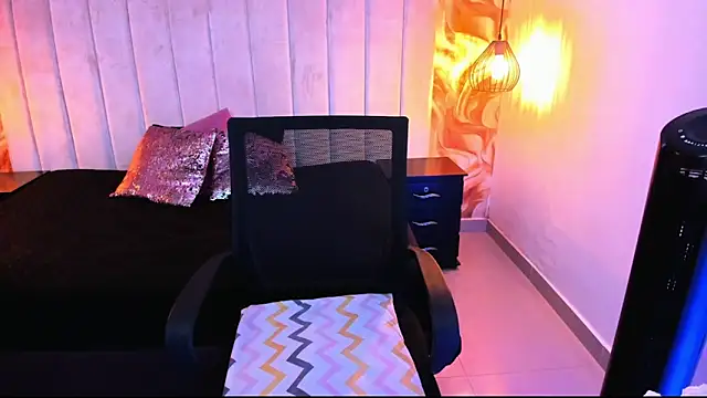 ChloeSmith9 Adlı Modelin Canlı XXX Sohbeti