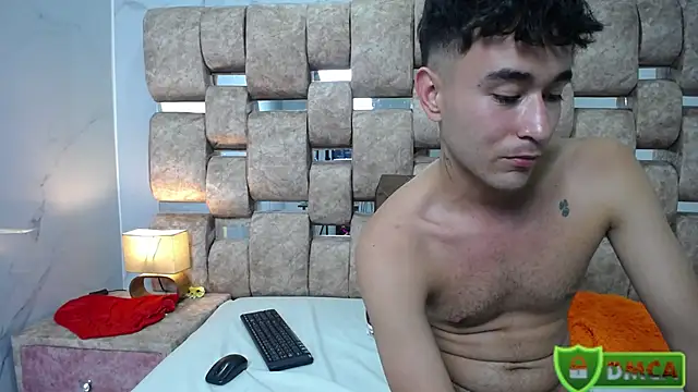 KathyAiden élő XXX-chatje