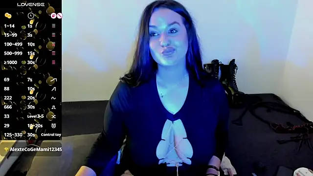 Laura_sinner live XXX chat