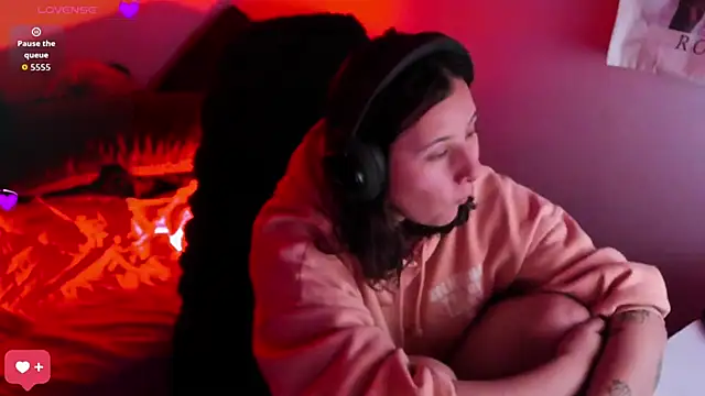 bonnie_moon_ élő XXX-chatje