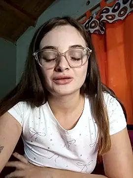 Emmacut Chat XXX live