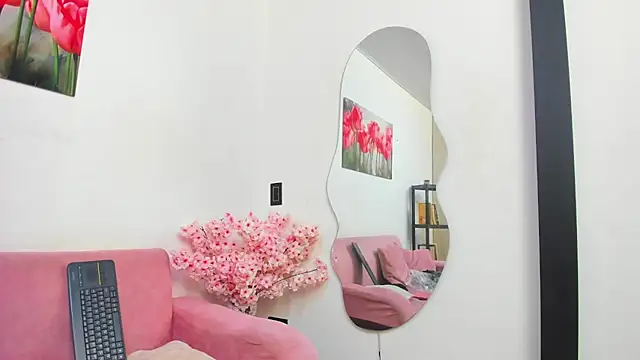 pinky_f00x XXX чат на живо