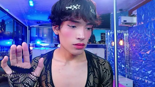 AlecciaNovaのライブXXXチャット