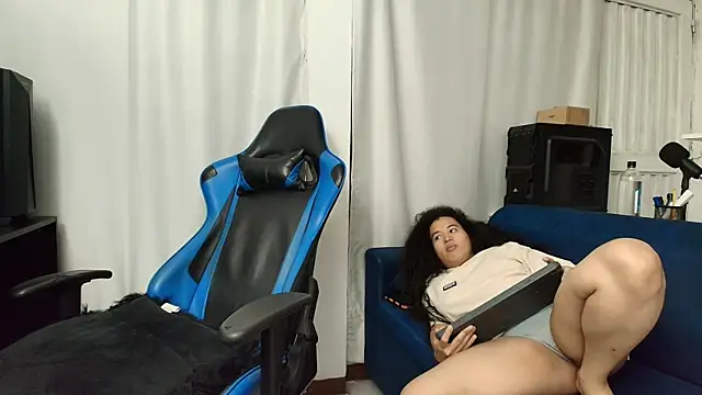 Онлайн чат XXX ema_abby