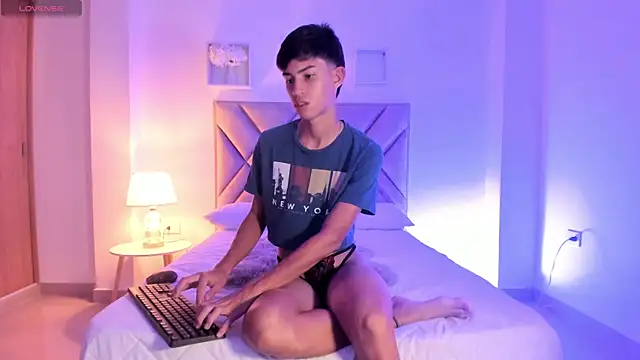 צ'אט XXX בשידור חי של Baby_noahtt