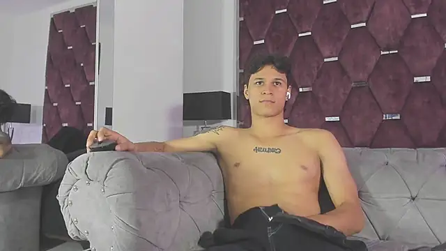 Chatroom XXX en direct de TonyBenedetti