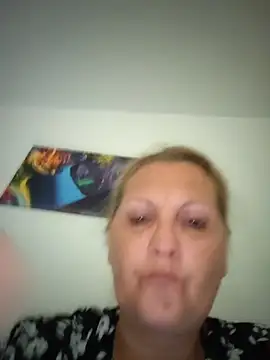 Divineblond Adlı Modelin Canlı XXX Sohbeti