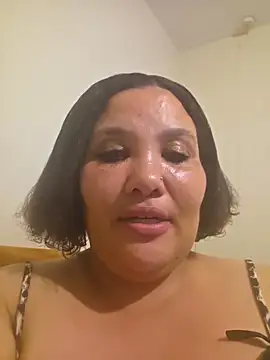 XXX chat uživo modela Curvy-Nthabi_X