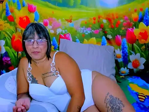 indianroxy's Live XXX Chat