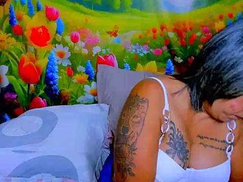 indianroxy Adlı Modelin Canlı XXX Sohbeti