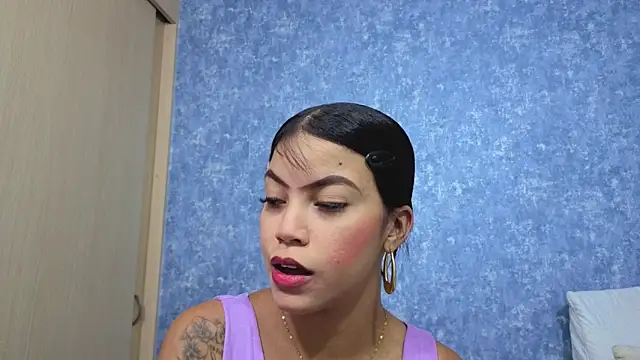 Malia_fox Adlı Modelin Canlı XXX Sohbeti