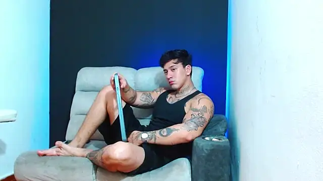 JUSTIN_FULLER1's Live XXX Chat
