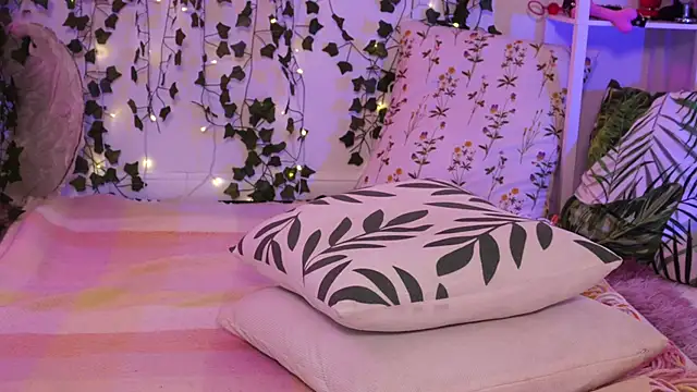 MonicaAsis XXX чат на живо