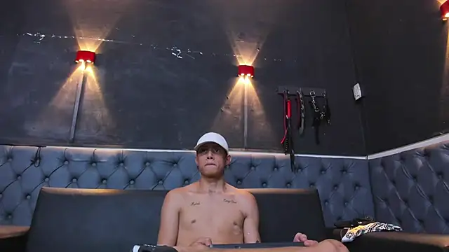 Angelo_Blessed 即時 XXX 聊天