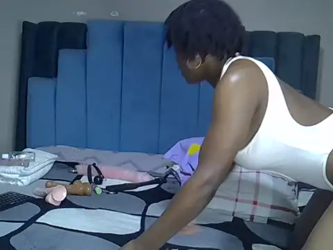 XXX chat uživo modela melanin_moon